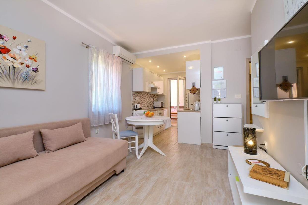Apartments Enna Mali Losinj Exterior photo