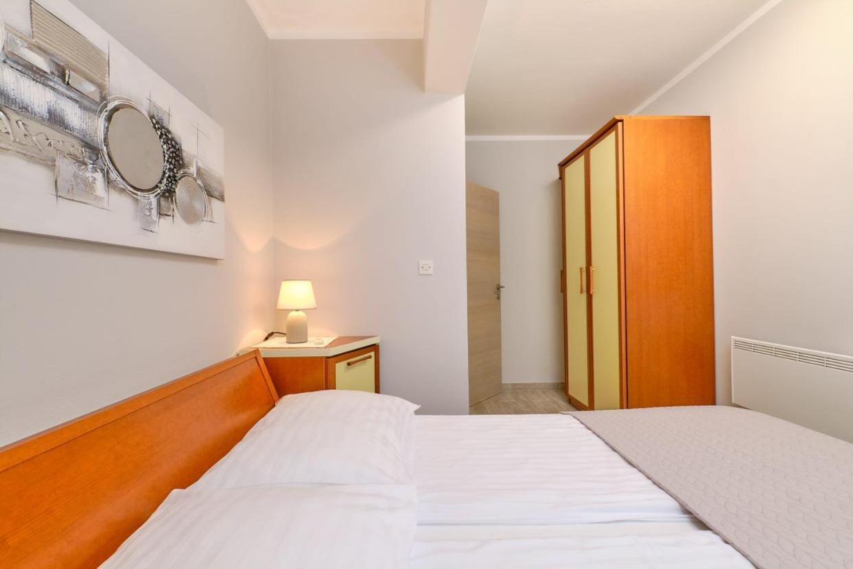 Apartments Enna Mali Losinj Exterior photo