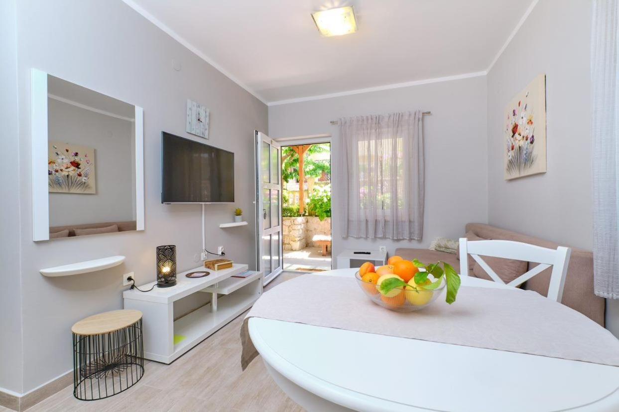 Apartments Enna Mali Losinj Exterior photo