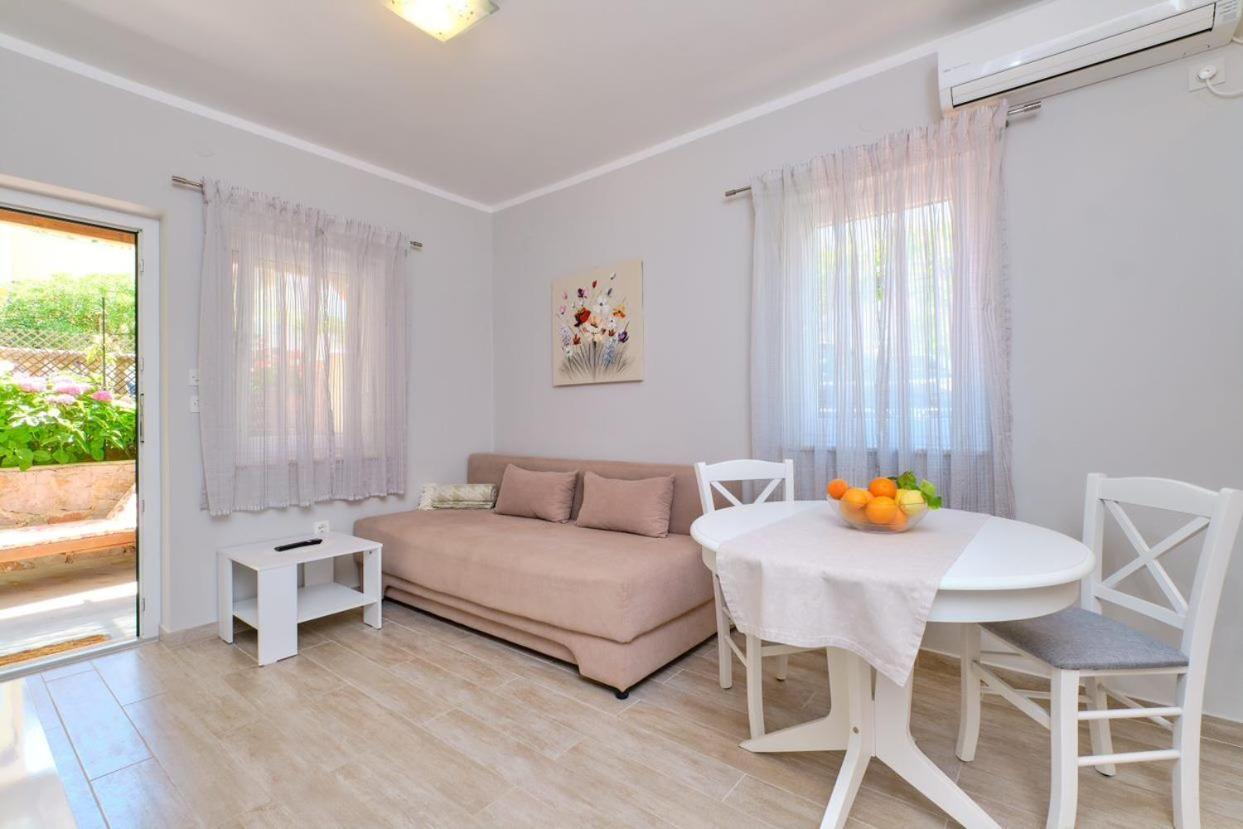 Apartments Enna Mali Losinj Exterior photo